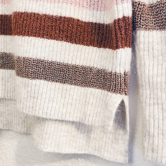 Women’s Contrast Striped Pullover Sweater - Picture 4 of 5